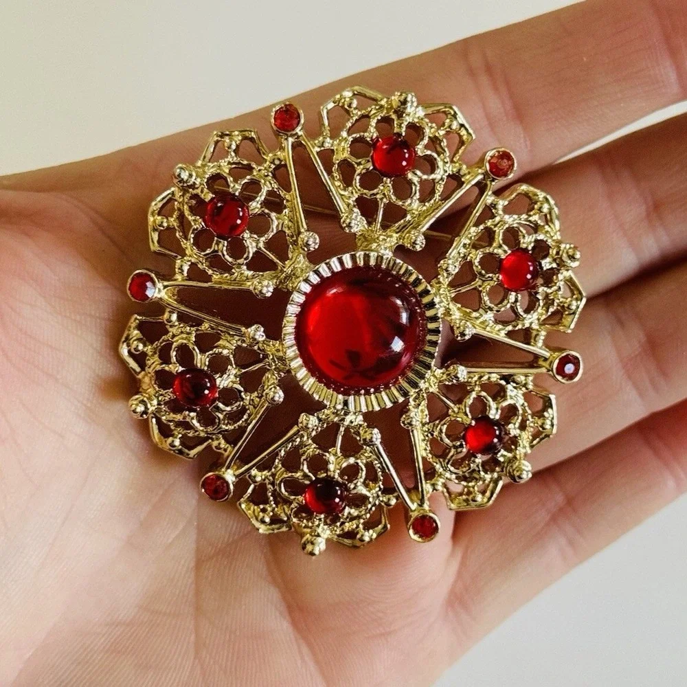 Sarah Coventry Regal Brooch Pin VTG Red gold Glass Cabochon Rhinestone Jeweled‎